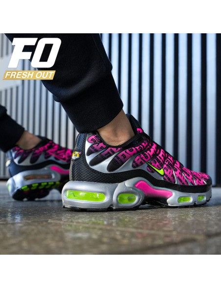 Men’s Nike AirMax Plus Mercurial XXV TN ‘Black/Volt-Hyper Pink’ Les êtres humains sont 